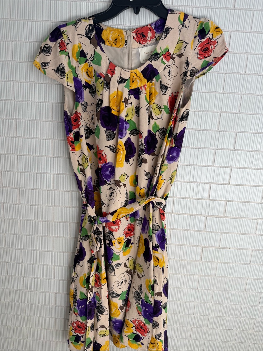 Floral Cap-Sleeve Tie-Waist Dress in Beige with Multicolor Roses